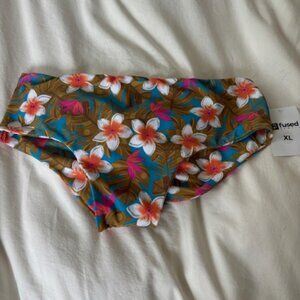 Fused Hawaii bikini bottoms size XL